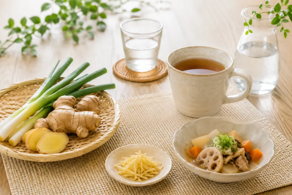 冷房冷え対策として温かい飲み物と生姜を用意した様子